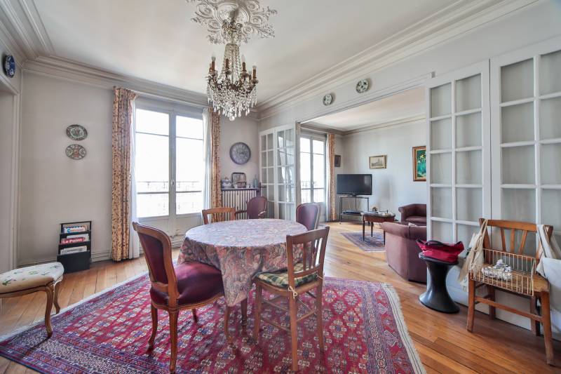 VENDU appartement familial en dernier étage de 7 pièces et 3 chambres - Paris XVème : rue Humblot