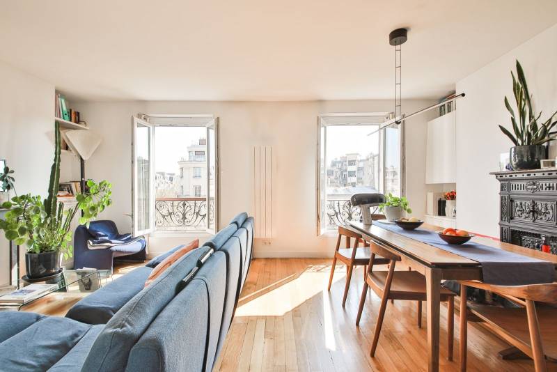 Vaste double séjour lumineux dans un appartement d'architecte Paris 15