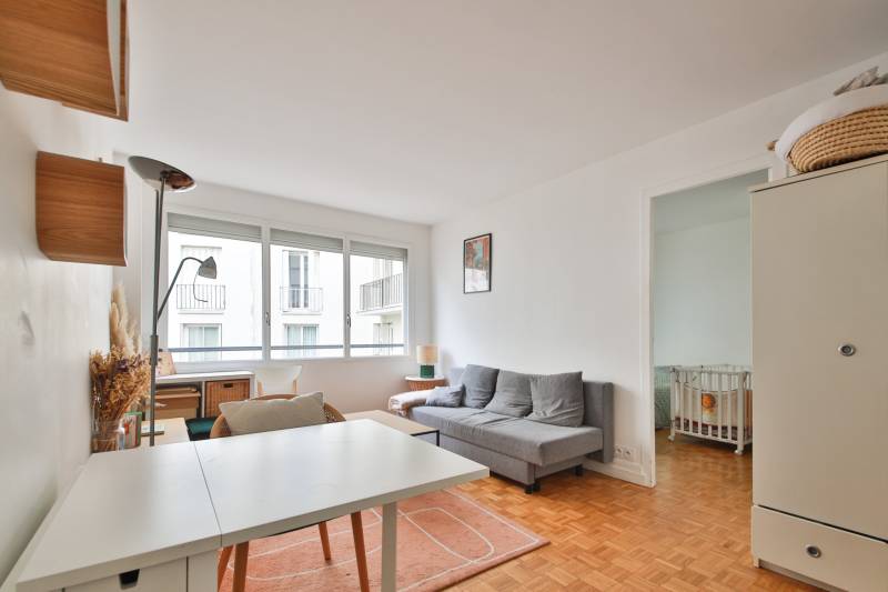 Pièce de vie lumineuse Paris 15 avenue de Suffren 